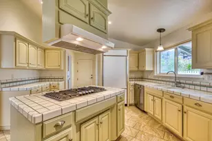 24720 Foothill Dr, Salinas, CA 93908 - Photo 11