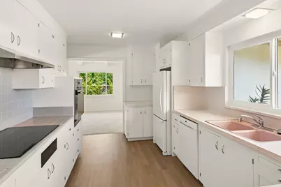 2618 Martinez Dr, Burlingame, CA 94010 - Photo 17