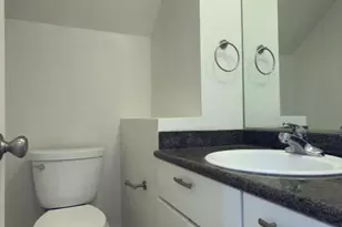 9233 Laguna Pointe, Elk Grove, CA 95758 - Photo 11