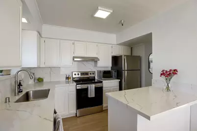 711 S Bayshore Blvd 16, San Mateo, CA 94401 - Photo 3