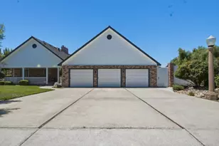 2020 Sunset Dr, Hollister, CA 95023 - Photo 13