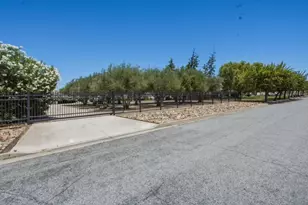 2020 Sunset Dr, Hollister, CA 95023 - Photo 9