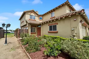 949 Nantucket Blvd 9, Salinas, CA 93906 - Photo 1