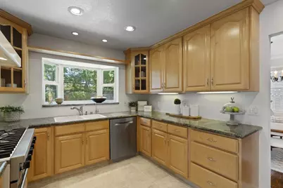 1128 Hawthorne Dr, San Mateo, CA 94402 - Photo 19