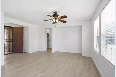 5176 W Oslin Ave, Fresno, CA 93722 - Photo 5