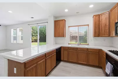 5176 W Oslin Ave, Fresno, CA 93722 - Photo 13