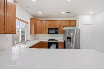5176 W Oslin Ave, Fresno, CA 93722 - Photo 9