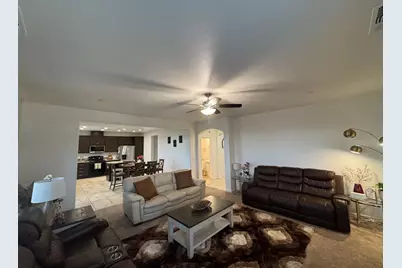 1952 Gus Villalta Dr, Los Banos, CA 93635 - Photo 19