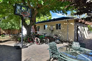 443 Fourth Ave, Redwood City, CA 94063 - Photo 31