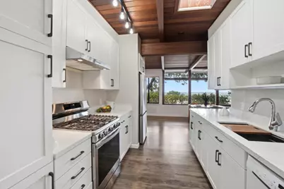 18 Hillbarn Ct, San Mateo, CA 94403 - Photo 17