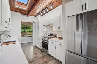 18 Hillbarn Ct, San Mateo, CA 94403 - Photo 15