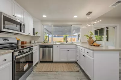 7244 Hayward Dr, Sacramento, CA 95828 - Photo 13
