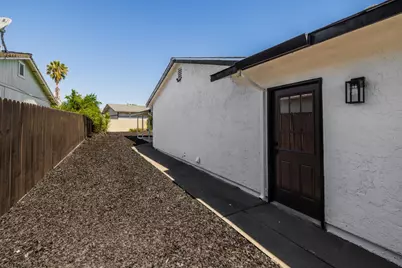 7244 Hayward Dr, Sacramento, CA 95828 - Photo 29