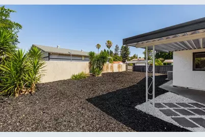 7244 Hayward Dr, Sacramento, CA 95828 - Photo 31