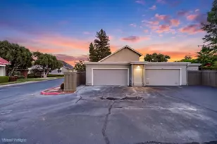 5687 Hollyleaf Ln, San Jose, CA 95118 - Photo 11