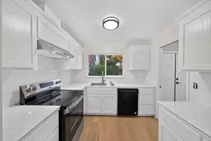 5687 Hollyleaf Ln, San Jose, CA 95118 - Photo 25
