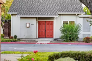 5687 Hollyleaf Ln, San Jose, CA 95118 - Photo 3