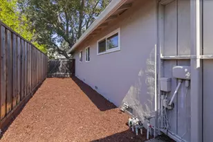 135 Pineview Ln, Menlo Park, CA 94025 - Photo 37