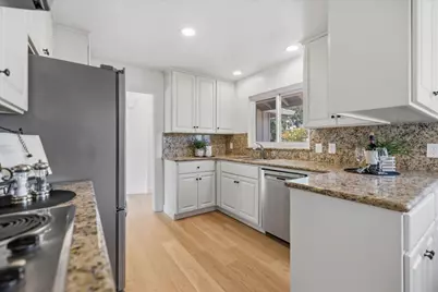 135 Pineview Ln, Menlo Park, CA 94025 - Photo 17