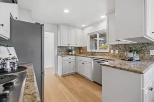 135 Pineview Ln, Menlo Park, CA 94025 - Photo 17