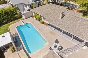 135 Pineview Ln, Menlo Park, CA 94025 - Photo 39