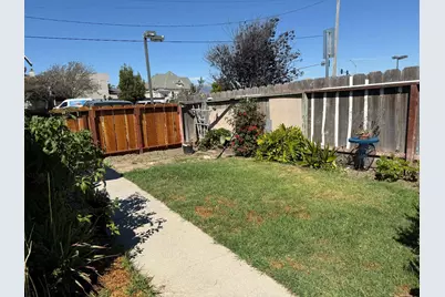 122 Martella St, Salinas, CA 93901 - Photo 7