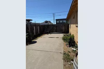 122 Martella St, Salinas, CA 93901 - Photo 15