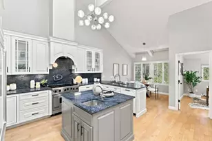 1637 Grant Rd, Mountain View, CA 94040 - Photo 11