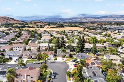 1301 Peregrine Dr, Gilroy, CA 95020 - Photo 49