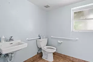2200 L St, Sacramento, CA 95816 - Photo 11
