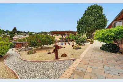 9604 Martin Ln, Salinas, CA 93907 - Photo 5