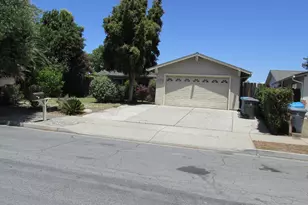 320 McCarthy St, Hollister, CA 95023 - Photo 1