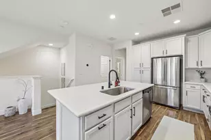 391 Charles Morris Ter, Sunnyvale, CA 94085 - Photo 11