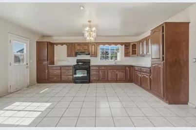 818 East St, Salinas, CA 93905 - Photo 9