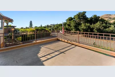 11081 Enchanto Vista Dr, San Jose, CA 95127 - Photo 5