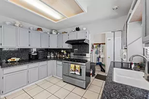 124 E Humboldt St, San Jose, CA 95112 - Photo 15