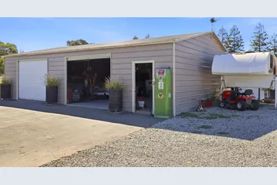 8885 New Ave, Gilroy, CA 95020 - Photo 45