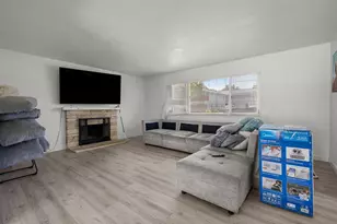 1128 Oakmont Dr, San Jose, CA 95117 - Photo 11