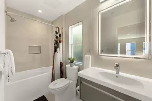 808 Pine St, Oakland, CA 94607 - Photo 25