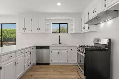 18 Hawthorne Ave, Watsonville, CA 95076 - Photo 9
