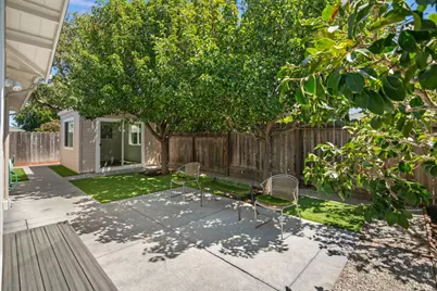 20 Robin Way, San Carlos, CA 94070 - Photo 17