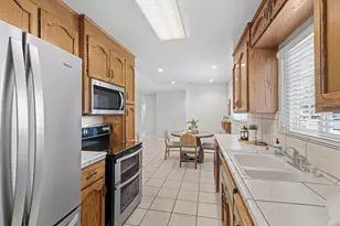 8437 Wayland Ln, Gilroy, CA 95020 - Photo 13