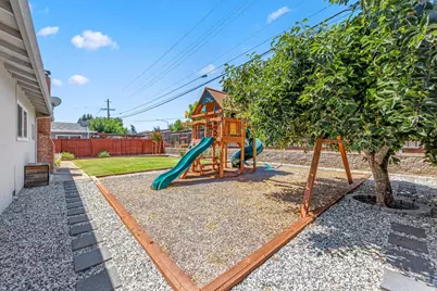 8437 Wayland Ln, Gilroy, CA 95020 - Photo 33