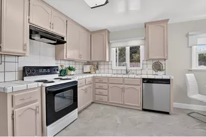 561 Davenport Dr, San Jose, CA 95127 - Photo 13