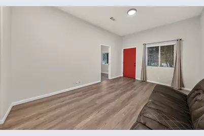 585 E Saint James St, San Jose, CA 95112 - Photo 9