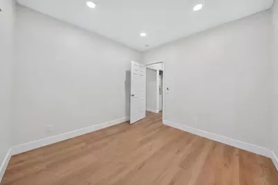 585 E Saint James St, San Jose, CA 95112 - Photo 17