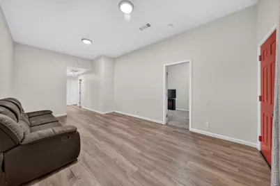 585 E Saint James St, San Jose, CA 95112 - Photo 5