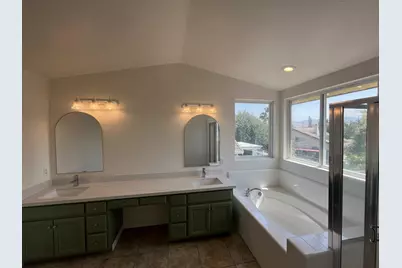 711 Hillock Dr, Hollister, CA 95023 - Photo 11