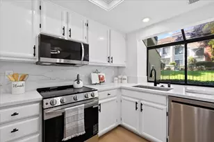 2705 Buena View Ct, San Jose, CA 95121 - Photo 5