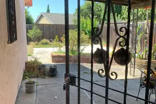 1045 E Taylor St, San Jose, CA 95112 - Photo 5